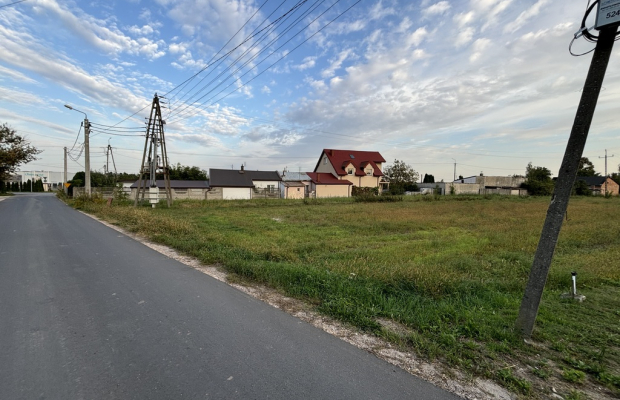 Działka budowlano-usługowa 1863 m2 w Święcicach.