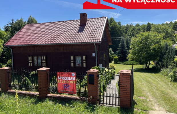 Dom wykonany z  drewna  w Lipie Miklas gm. Lipsko.
