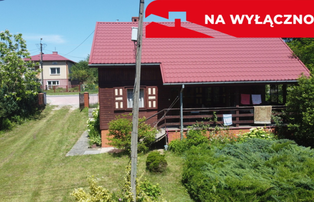 Dom wykonany z  drewna  w Lipie Miklas gm. Lipsko.