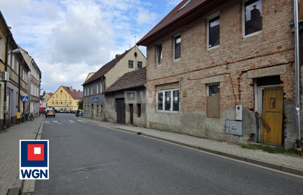 Przemków, kamienica, cena 185 000 zł, sprzedam.  
  
Na sprzedaż kamienica zlokalizowana w Przemkowie z piwnicą i użytkowym pod