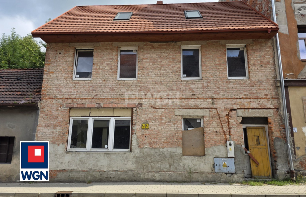 Przemków, kamienica, cena 185 000 zł, sprzedam.  
  
Na sprzedaż kamienica zlokalizowana w Przemkowie z piwnicą i użytkowym pod