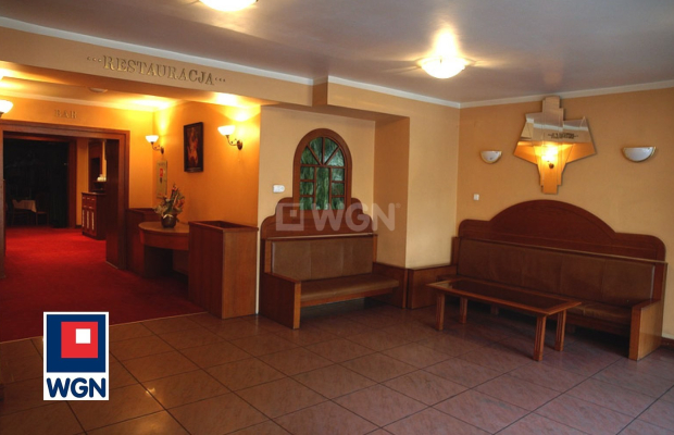 Nowa Sól, obiekt hotelowy, sprzedam, 3 200 000 zł.  
  
Nieruchomość zabudowana jest zespołem gastronomiczno-hotelowym (hotel i