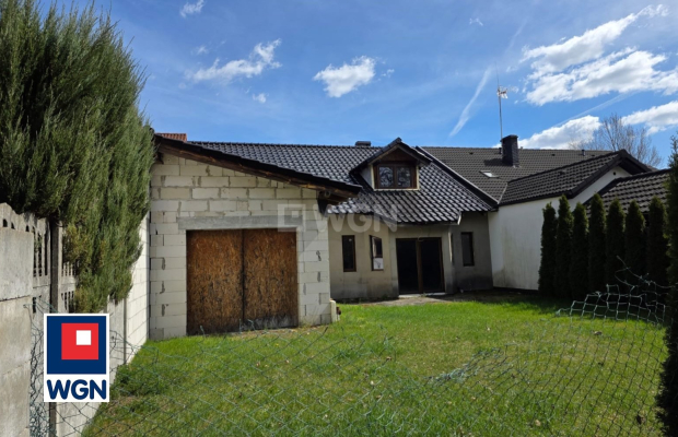 Na sprzedaż dom w zabudowie szeregowej zlokalizowany w samym centrum Nowej Soli z ogromnym potencjałem do zamieszkania oraz pro