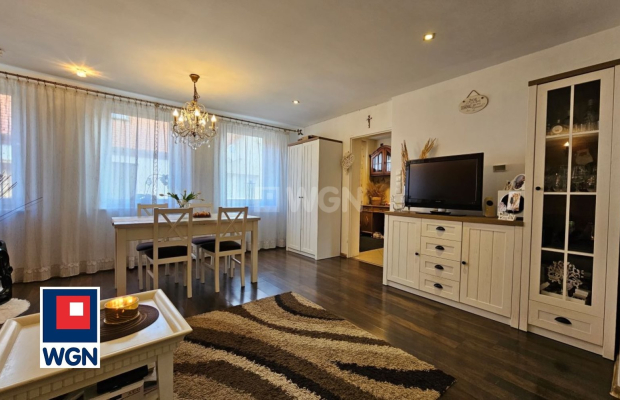 Drezdenko, dom szeregowy, 4 pokoje, 125 m2, sprzedam, 340 000 zł.  
  
Na sprzedaż dom w zabudowie szeregowej z działką oraz ga