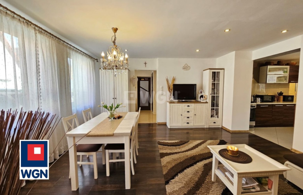 Drezdenko, dom szeregowy, 4 pokoje, 125 m2, sprzedam, 340 000 zł.  
  
Na sprzedaż dom w zabudowie szeregowej z działką oraz ga