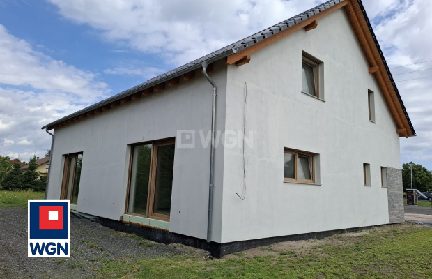 Otyń, dom bliźniak, 110 m2, w stanie deweloperskim, sprzedam, 620 000 PLN.  
  
Na sprzedaż dom w zabudowie bliźniaczej z podda