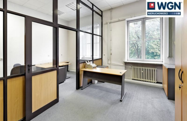 Chełm, budynek biurowo-techniczny, 1565 m2, sprzedam, 1 500 000 zł, netto.  
  
Nieruchomość z potencjałem na placówkę zdrowia 