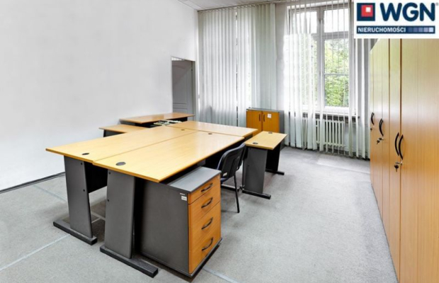 Chełm, budynek biurowo-techniczny, 1565 m2, sprzedam, 1 500 000 zł, netto.  
  
Nieruchomość z potencjałem na placówkę zdrowia 