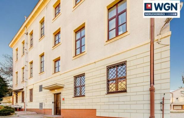 Łomża, budynek biurowy, 993 m2, sprzedam, 940 000 zł, netto.  
  
Na sprzedaż budynek biurowy na dużej działce w ścisłym centru