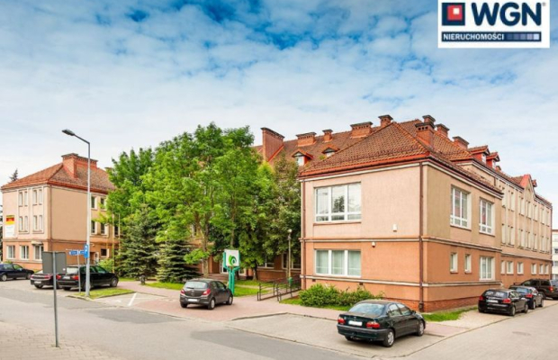 Giżycko, budynek biurowo-techniczny, 477 m2, sprzedam, 2 400 000 zł, netto.  
  
Duży kompleks biurowy przy głównej ulicy miast