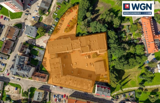 Elbląg, budynki biurowe, 9040 m2, sprzedam 6 000 000 zł, netto.  
  
Na sprzedaż kompleks budynków biurowo-technicznych z parki