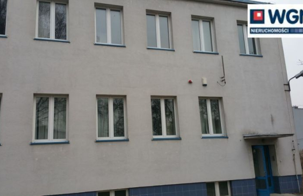 Zduńska Wola, obiekt biurowo-techniczny, 1168 m2, sprzedam, 900 000 zł, netto.  
  
Na sprzedaż działka zabudowana kompleksem b