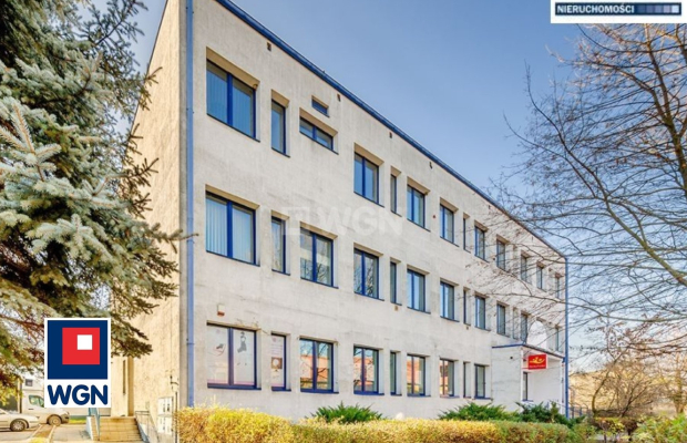Łask, budynek biurowo-techniczny, 1850 m2, sprzedam, 650 000 zł, netto.  
  
Na sprzedaż budynek biurowy z budynkiem techniczny