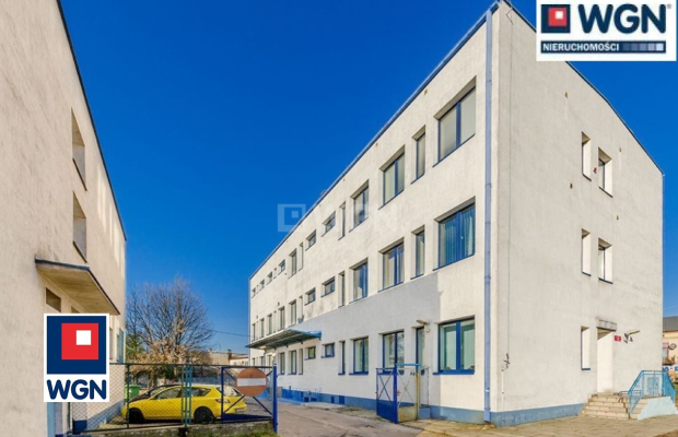 Łask, budynek biurowo-techniczny, 1850 m2, sprzedam, 650 000 zł, netto.  
  
Na sprzedaż budynek biurowy z budynkiem techniczny