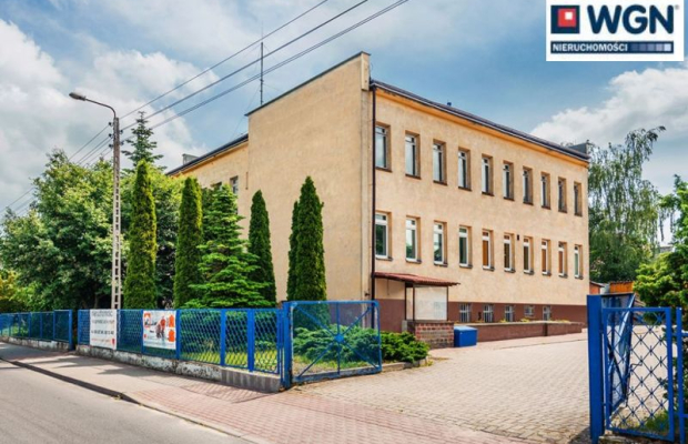Sępólno Krajeńskie, budynki biurowo-magazynowe, 1021 m2, sprzedam, 690 000 zł, netto.  
  
Biura z zapleczem magazynowym w dobr
