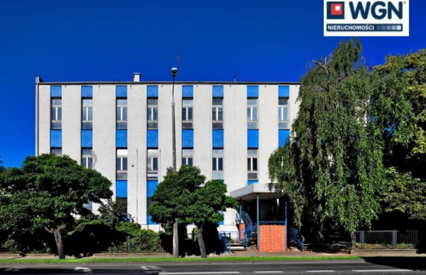 Żnin, budynek biurowo-techniczny, 1645 m2, sprzedam, 1 030 000 zł, netto.  
  
Biurowiec przy głównej ulicy miejscowości.  
  
