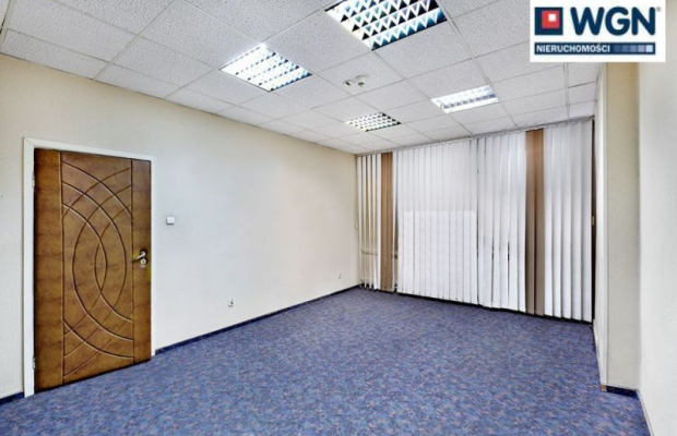 Żnin, budynek biurowo-techniczny, 1645 m2, sprzedam, 1 030 000 zł, netto.  
  
Biurowiec przy głównej ulicy miejscowości.  
  
