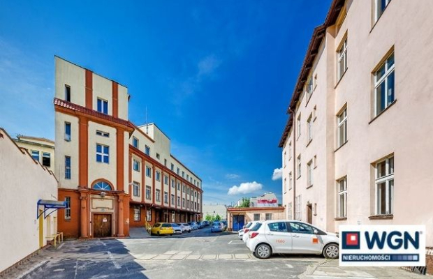 Poznań, budynki biurowo - usługowe, 8665,59 m2, sprzedam, 14 000 000 zł netto.  
  
Przedmiotem sprzedaży jest prawo własności 