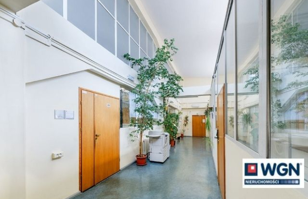 Poznań, budynki biurowo - usługowe, 8665,59 m2, sprzedam, 14 000 000 zł netto.  
  
Przedmiotem sprzedaży jest prawo własności 