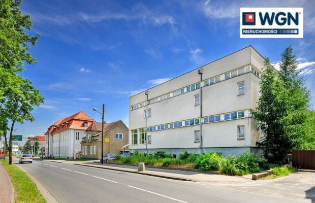 Gostyń, budynki biurowo - magazynowe, 1758 m2, sprzedam, 820 000 zł netto.  
  
Przedmiotem sprzedaży jest prawo użytkowania wi