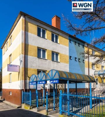 Gostynin, budynek biurowo-techniczny, 1421 m2, sprzedam, 970 000 zł, netto.  
  
Budynek biurowy na dużej działce w centrum mia