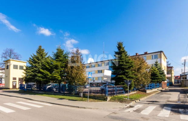 Gostynin, budynek biurowo-techniczny, 1421 m2, sprzedam, 970 000 zł, netto.  
  
Budynek biurowy na dużej działce w centrum mia
