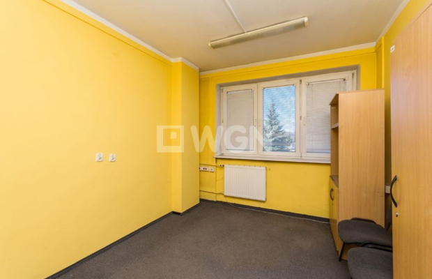 Gostynin, budynek biurowo-techniczny, 1421 m2, sprzedam, 970 000 zł, netto.  
  
Budynek biurowy na dużej działce w centrum mia