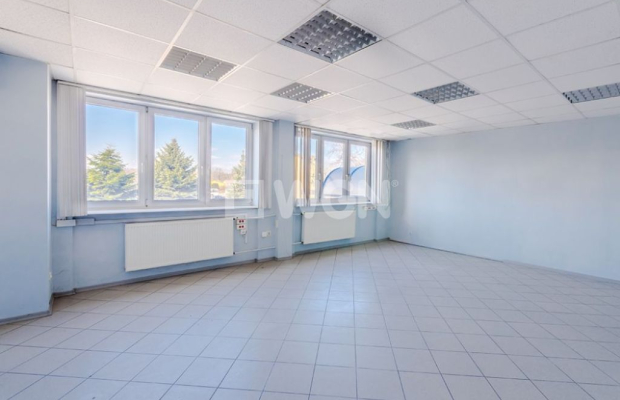 Gostynin, budynek biurowo-techniczny, 1421 m2, sprzedam, 970 000 zł, netto.  
  
Budynek biurowy na dużej działce w centrum mia