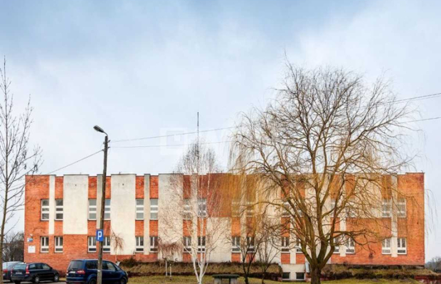 Malbork, budynek biurowo-techniczny, 3386 m2, sprzedam, 3 050 000 zł netto.  
  
Obiekt pod mieszkania na dużej działce - Konce