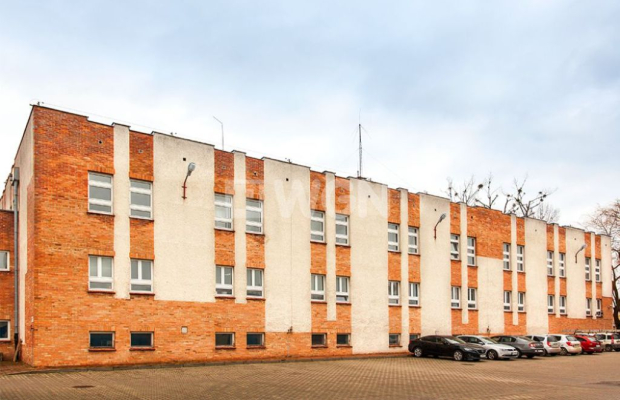 Malbork, budynek biurowo-techniczny, 3386 m2, sprzedam, 3 050 000 zł netto.  
  
Obiekt pod mieszkania na dużej działce - Konce