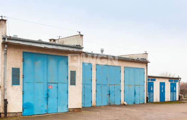 Malbork, budynek biurowo-techniczny, 3386 m2, sprzedam, 3 050 000 zł netto.  
  
Obiekt pod mieszkania na dużej działce - Konce