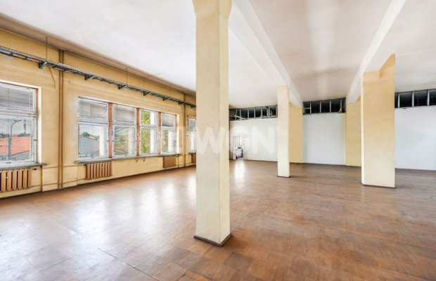 Kościerzyna, budynek biurowo - techniczny, 3920 m2, sprzedam, 2 100 000 zł netto.  
  
Duży budynek biurowo-techniczny (usługow