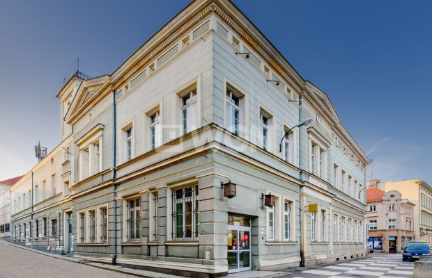 Zielona Góra, budynki biurowe, sprzedam, 2 100 000 zł netto.  
  
Budynki biurowe w centrum Zielonej Góry, z wewnętrznym parkin