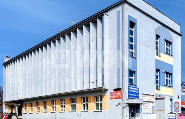 Bystrzyca Kłodzka, budynek biurowo - usługowy, sprzedam, 980 000 zł netto.  
  
Budynek wolnostojący, trzykondygnacyjny, podpiw