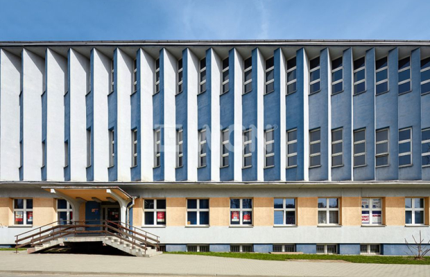 Bystrzyca Kłodzka, budynek biurowo - usługowy, sprzedam, 980 000 zł netto.  
  
Budynek wolnostojący, trzykondygnacyjny, podpiw