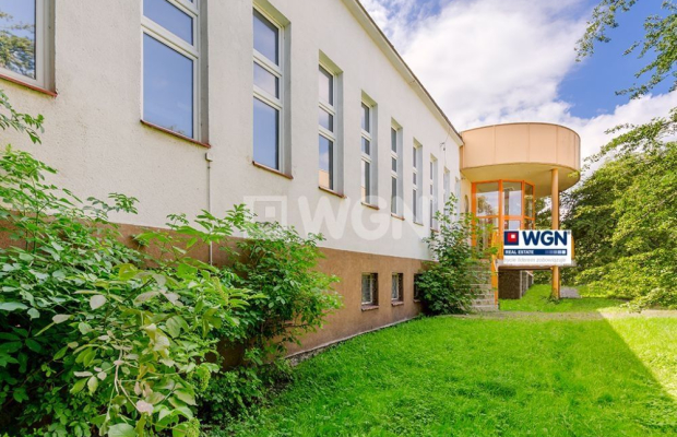 Gdynia, budynek biurowo - usługowy, sprzedam, 3 315 000 zł netto.  
  
Budynek biurowy w dobrej lokalizacji, w pobliżu gdyńskie