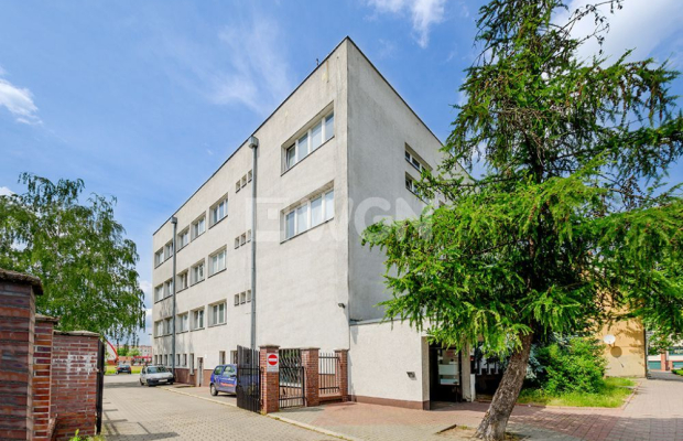 Słubice, budynek biurowy, 1504 m2, sprzedam, 1 600 000 PLN netto.  
  
Budynek biurowy z parkingiem w centrum Słubic.  
  
Nier