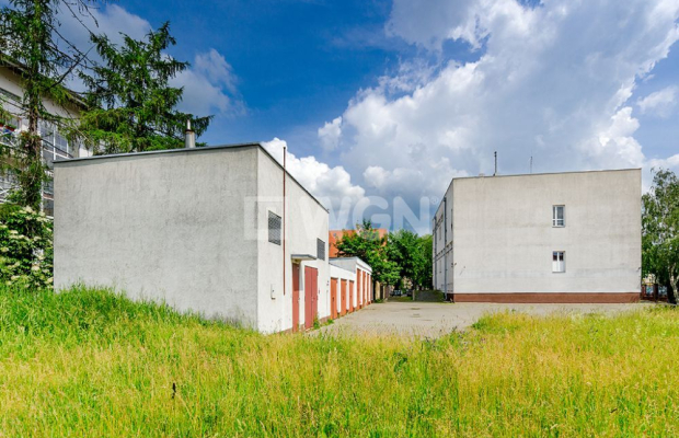 Słubice, budynek biurowy, 1504 m2, sprzedam, 1 600 000 PLN netto.  
  
Budynek biurowy z parkingiem w centrum Słubic.  
  
Nier