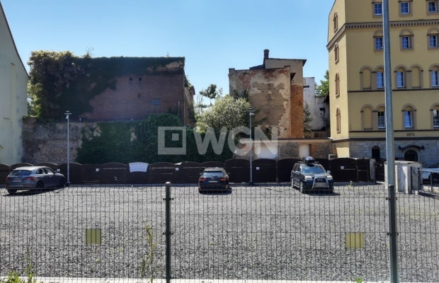 Chojnów, grunt inwestycyjny pod hotel,banki, handel i rzemiosło, sprzedam 399 000 zł.  
  
OFERTA DLA INWESTORA  
  
Atrakcyjna