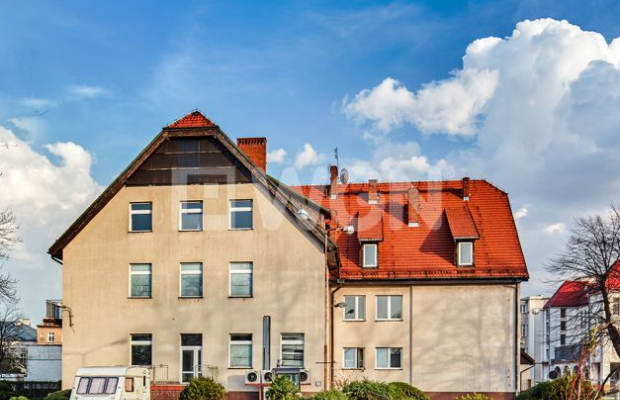 Bielawa, budynek biurowo - mieszkalny, 2306 m2, sprzedam, 1 030 000 PLN netto.  
  
Budynek biurowo-mieszkalny tuż przy Rynku. 