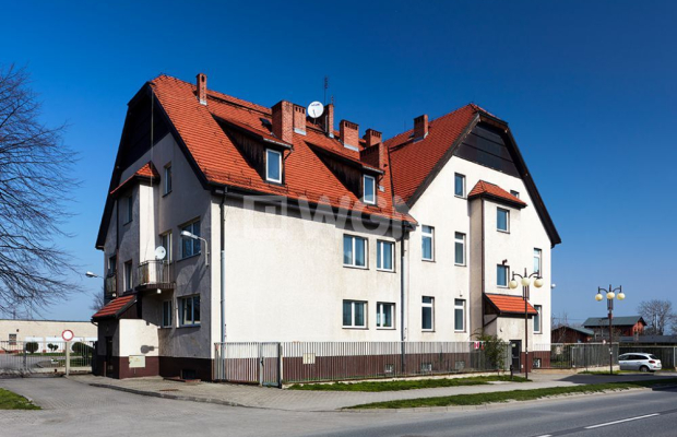 Bielawa, budynek biurowo - mieszkalny, 2306 m2, sprzedam, 1 030 000 PLN netto.  
  
Budynek biurowo-mieszkalny tuż przy Rynku. 
