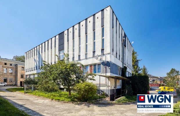 Strzegom, budynek mieszkalno - użytkowy, 1176 m2, sprzedam, 590 000 PLN netto.  
  
Na sprzedaż budynek biurowo-mieszkalny z wł