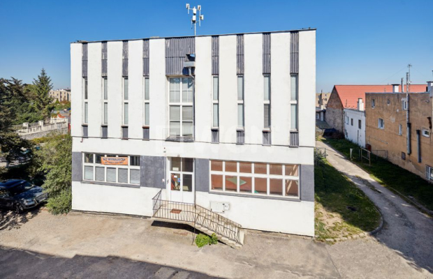 Strzegom, budynek mieszkalno - użytkowy, 1176 m2, sprzedam, 590 000 PLN netto.  
  
Na sprzedaż budynek biurowo-mieszkalny z wł