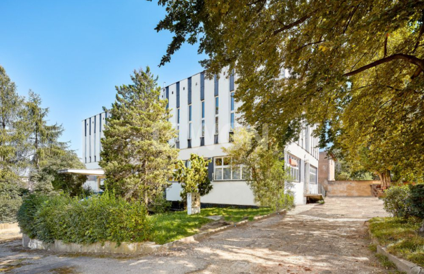 Strzegom, budynek mieszkalno - użytkowy, 1176 m2, sprzedam, 590 000 PLN netto.  
  
Na sprzedaż budynek biurowo-mieszkalny z wł