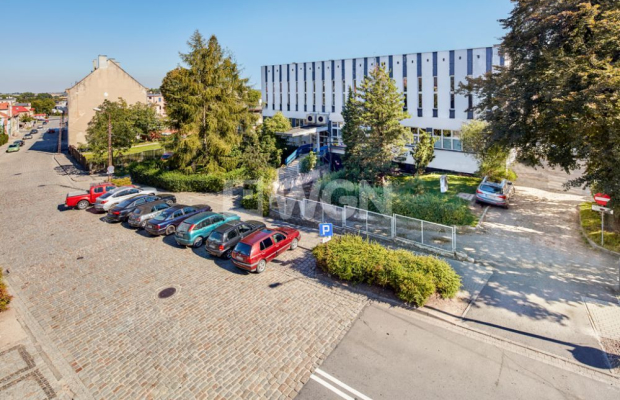 Strzegom, budynek mieszkalno - użytkowy, 1176 m2, sprzedam, 590 000 PLN netto.  
  
Na sprzedaż budynek biurowo-mieszkalny z wł