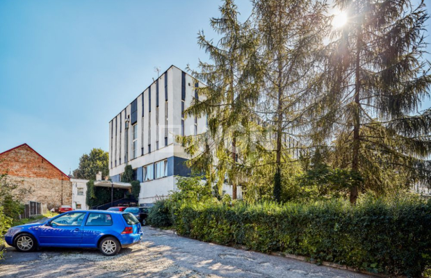 Strzegom, budynek mieszkalno - użytkowy, 1176 m2, sprzedam, 590 000 PLN netto.  
  
Na sprzedaż budynek biurowo-mieszkalny z wł