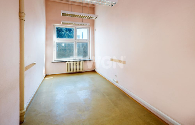 Strzegom, budynek mieszkalno - użytkowy, 1176 m2, sprzedam, 590 000 PLN netto.  
  
Na sprzedaż budynek biurowo-mieszkalny z wł