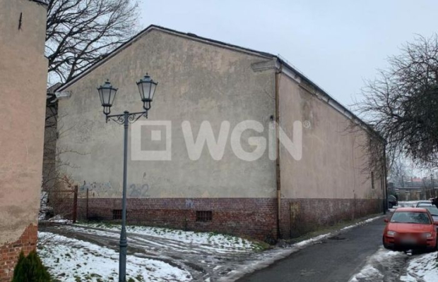 Kożuchów, lokal, 400 m2, sprzedam, 420 000 zł.  
  
Na sprzedaż budynek kina Uciecha położony w centrum miasta.  
Nieruchomość 