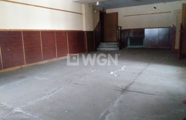 Kożuchów, lokal, 400 m2, sprzedam, 420 000 zł.  
  
Na sprzedaż budynek kina Uciecha położony w centrum miasta.  
Nieruchomość 