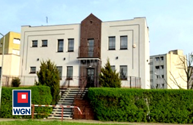 Góra, komfortowy dom z lokalem użytkowym, 298 m2, sprzedam, 940 000 zł.  
             
Na sprzedaż dom o powierzchni 205 m2, z